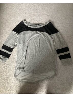 Tattoo Women's Grey and Black Colorblock Long Sleeve Tee - Casual Pullover